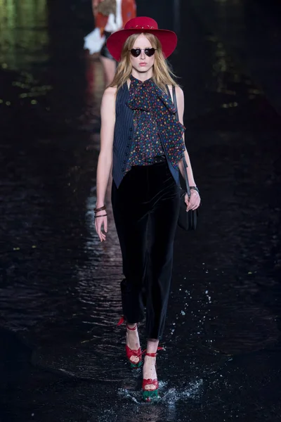 Look 15